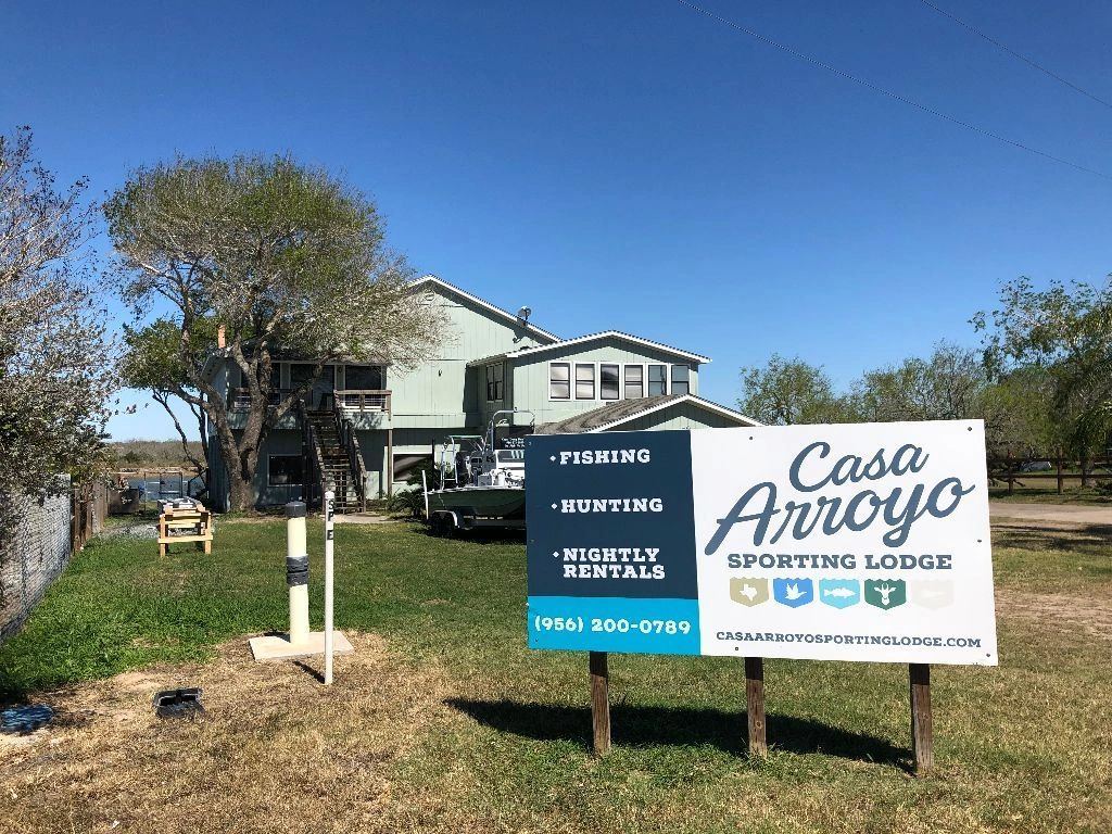 The Casa Arroyo Sporting Lodge sign at the entrance